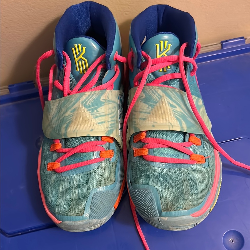 Nike Blue and Pink Sneakers Dynamic Design